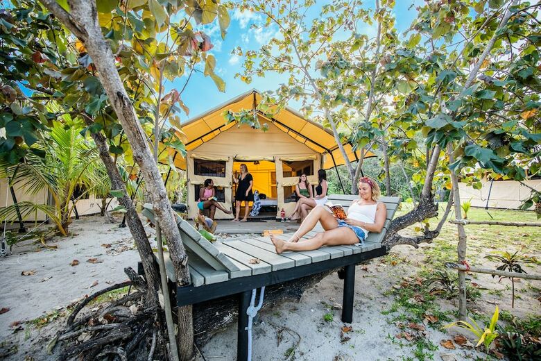 Hostal Barefoot Kuata Island Resort