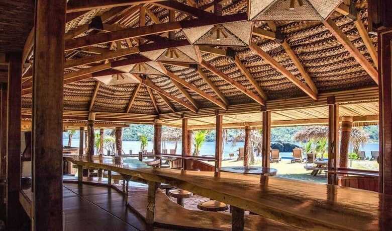 Hostal Barefoot Kuata Island Resort