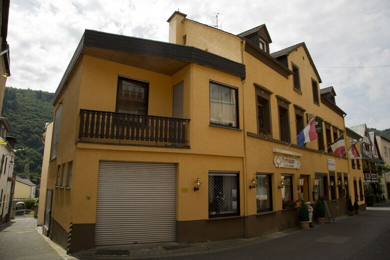 Hotel Pension Dorfsch�nke