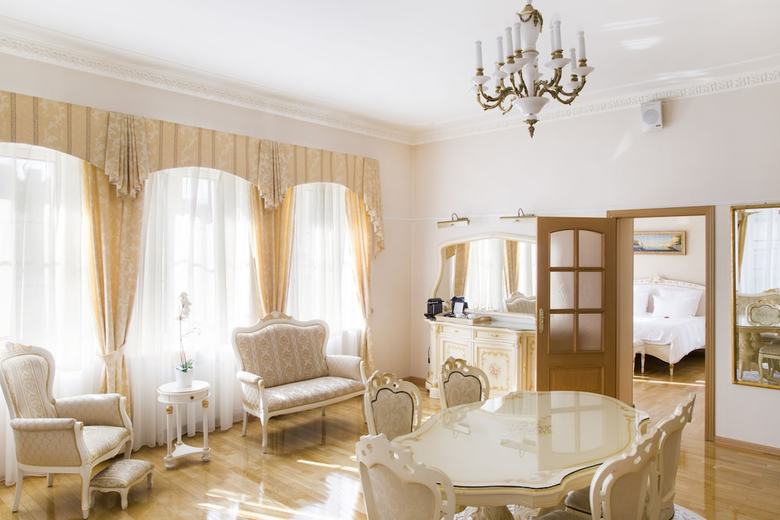 Aristocrat Boutique Hotel
