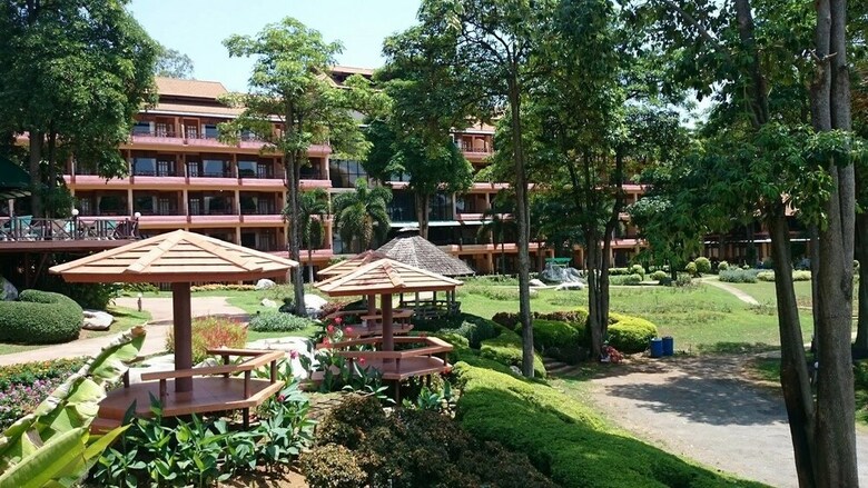Hotel Arayana Phupimarn Resort