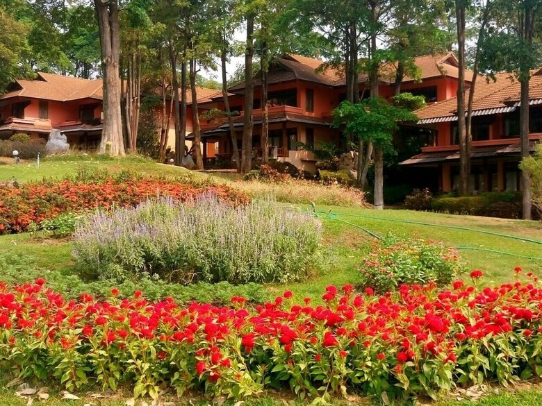 Hotel Arayana Phupimarn Resort