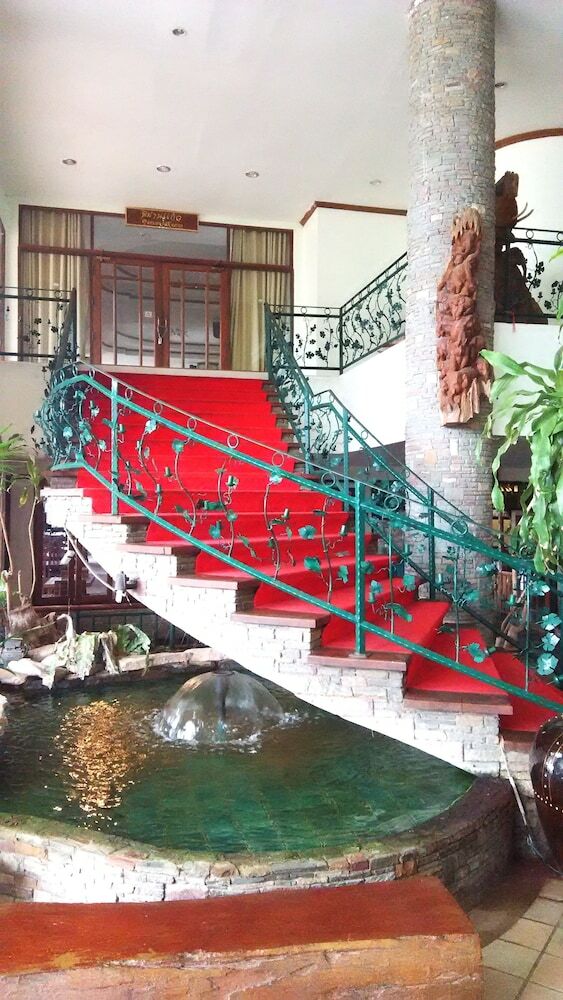 Hotel Arayana Phupimarn Resort