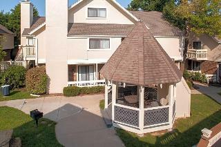 Cloverleaf Suites Kansas City - Overland Park