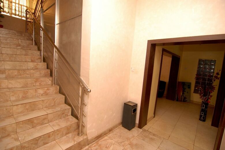Pine Crest Exclusive Hotel & Suite