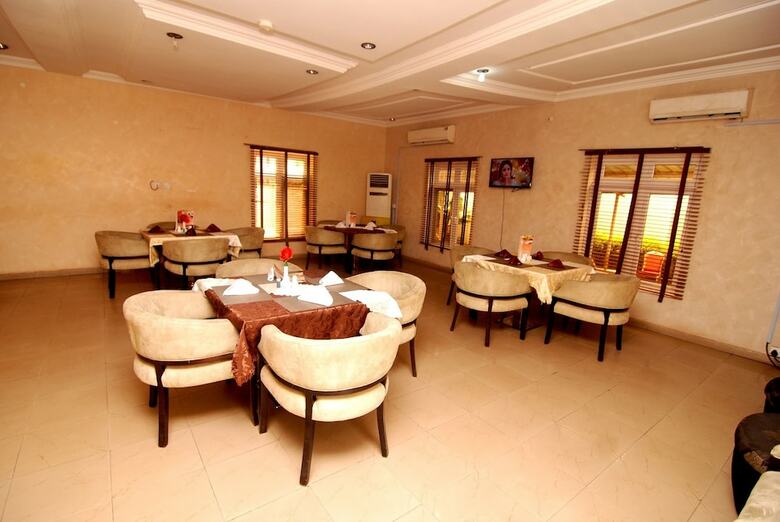 Pine Crest Exclusive Hotel & Suite