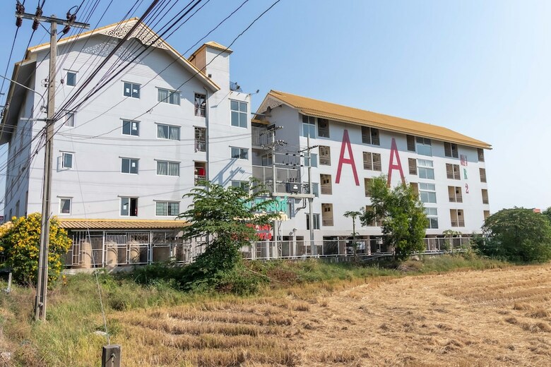 AA Birds Hotel