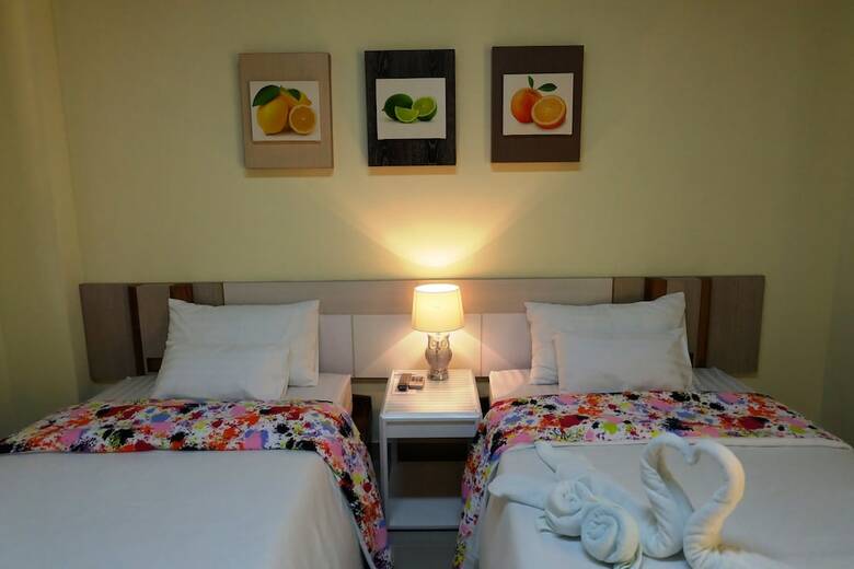 AA Birds Hotel