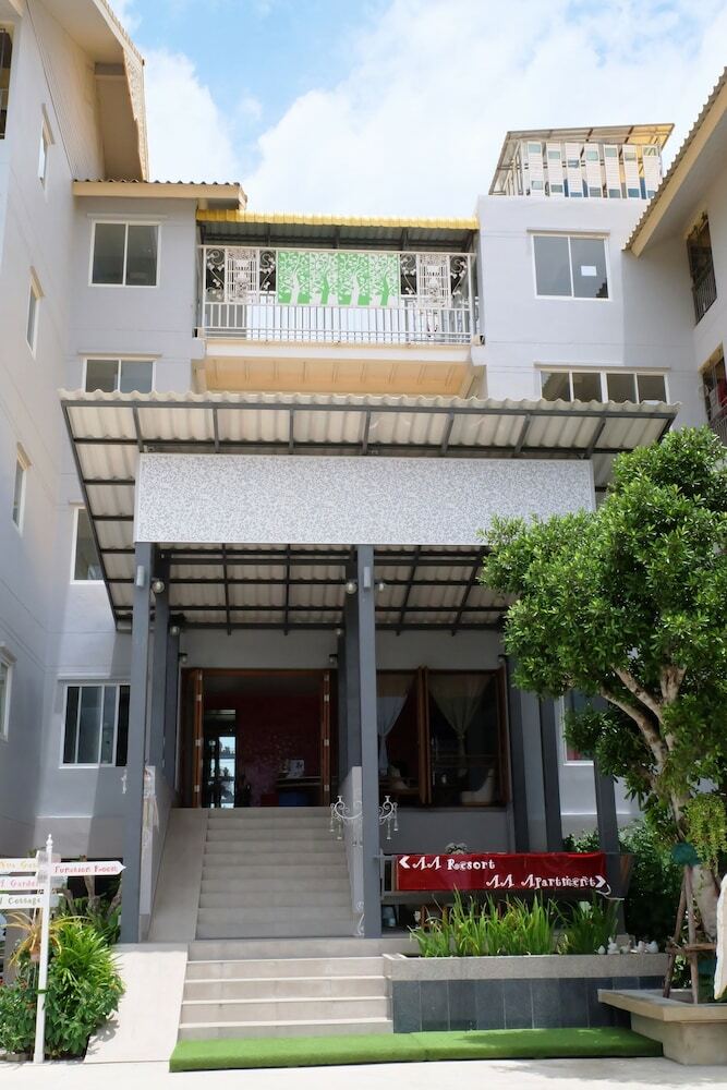 AA Birds Hotel