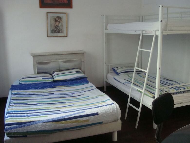 Hostal Glamorgan House
