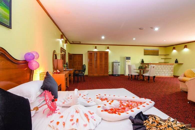 Pathein Hotel