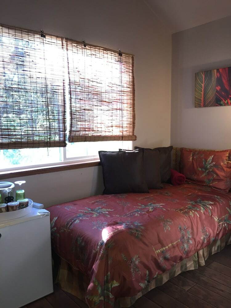 Bed & Breakfast Lava Pond Lodge