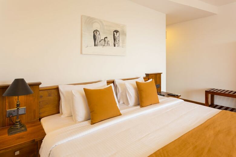 Hotel Sandriana Lake View