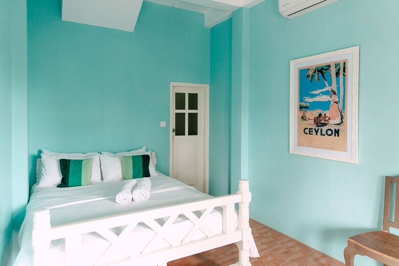 Hotel Bedspace Beach