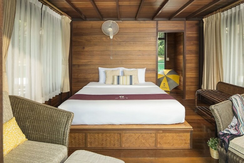 Hotel 500 Rai Khao Sok Floating Resort