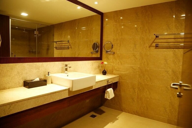 Hotel The Raviz Calicut