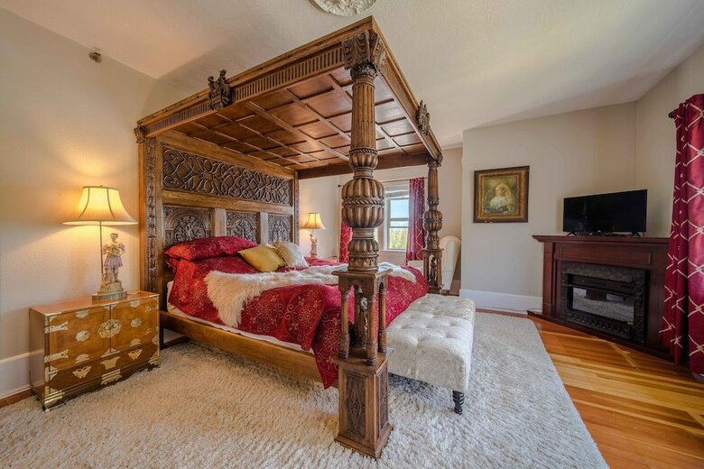 Dashwood Manor Seaside Bed & Breakfast