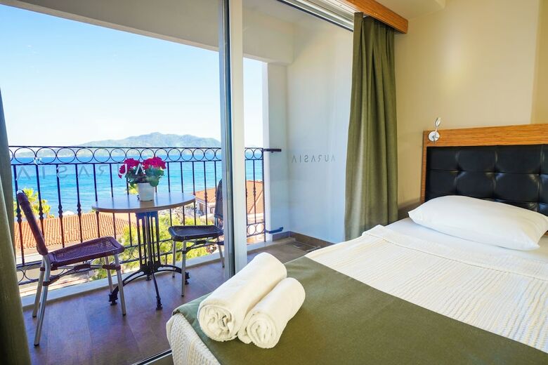 Aurasia City Hotel