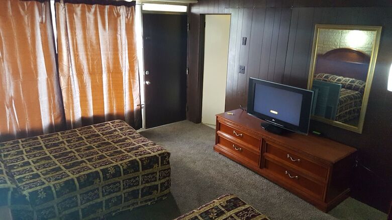 Breezwood Motel
