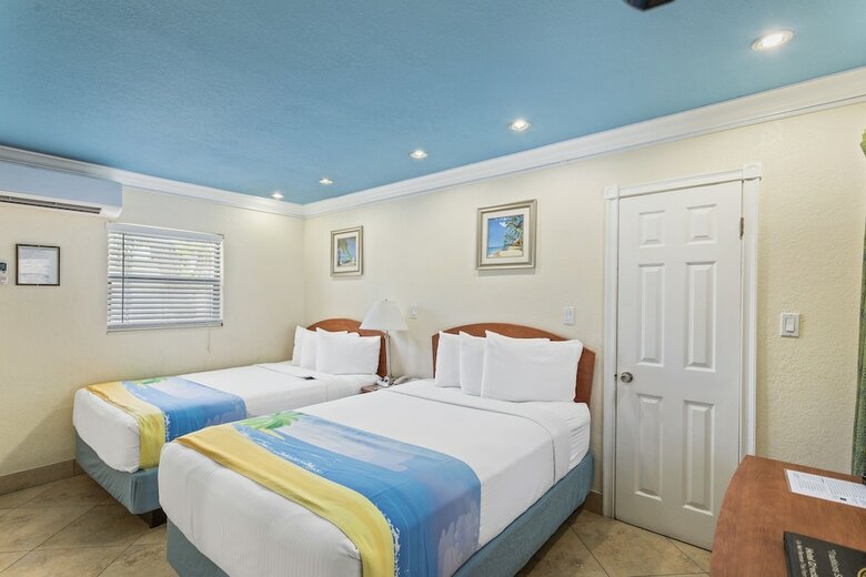 Bay Palms Waterfront Resort - Hotel And Marina