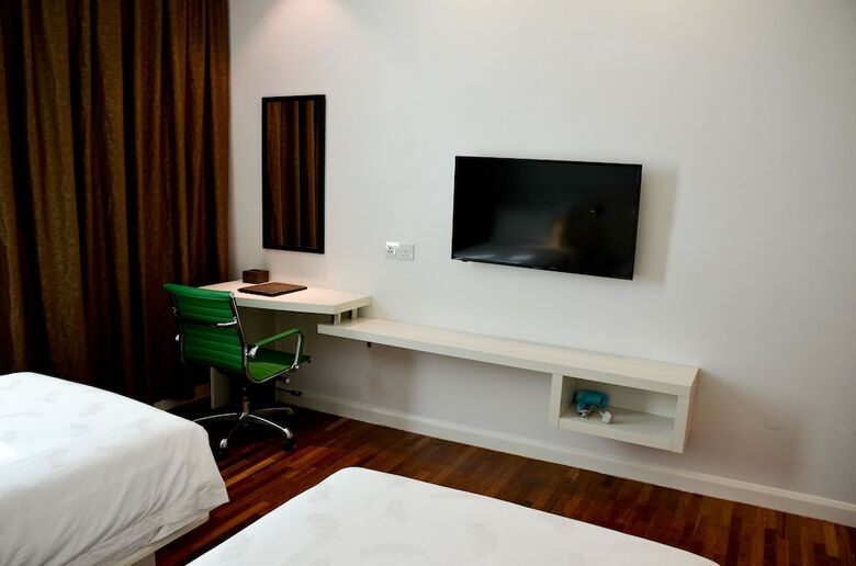 Pine Garden Hotel