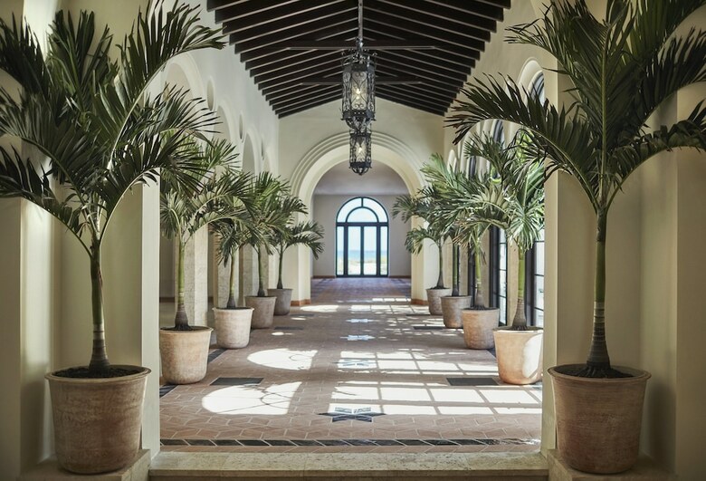 Four Seasons Hotel At The Surf Club