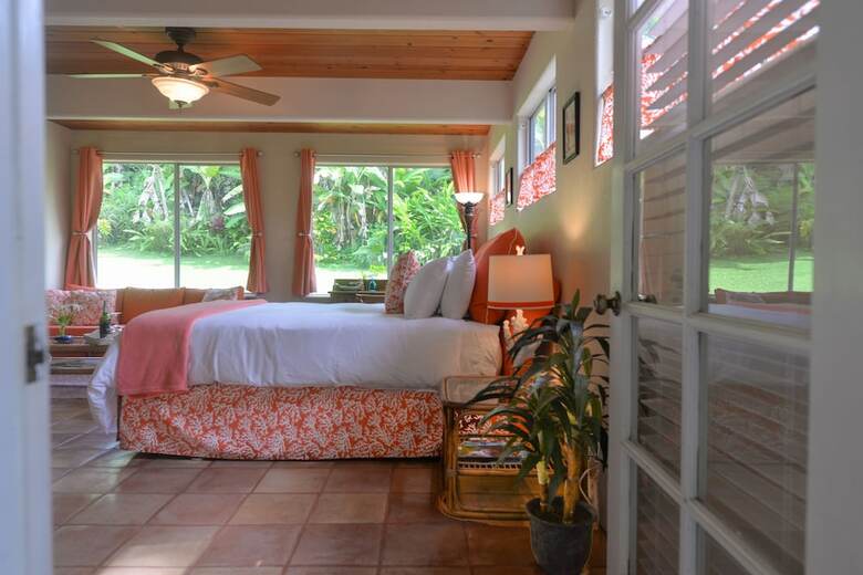 Bed & Breakfast Mermaid Dreams