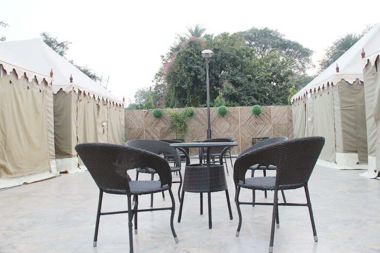 Jhansi Hotel