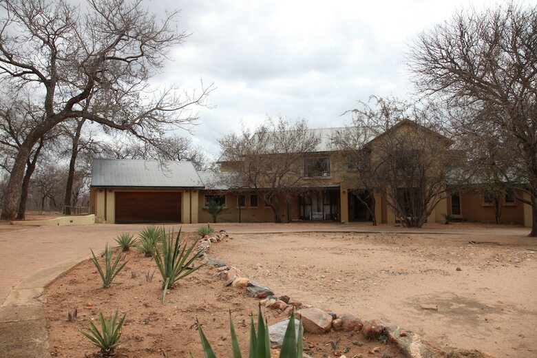 Hotel Lili Bush Guesthouse