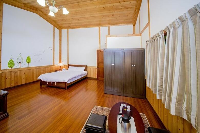 Bed & Breakfast Huansan Hotel