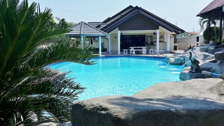 Baan Laksee Pool Villa