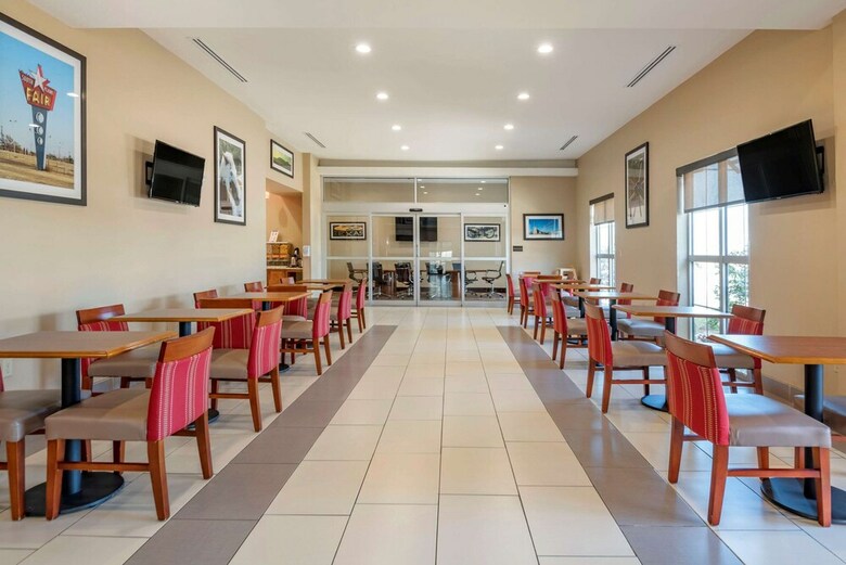 Hotel Comfort Suites University