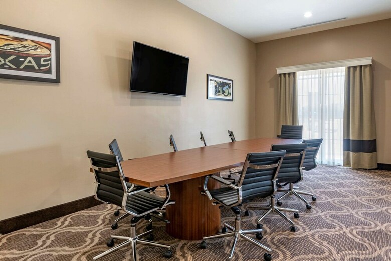 Hotel Comfort Suites University