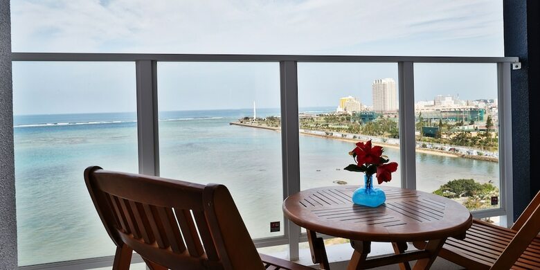 Hotel Beach Front Tower Mihama