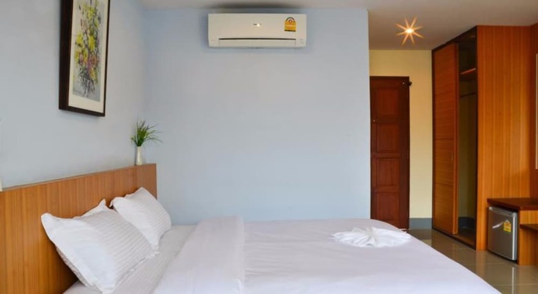 Hotel The Impress Sisaket