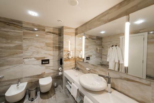 Hotel Parklane Resort And Spa