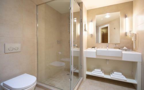 Hotel Parklane Resort And Spa