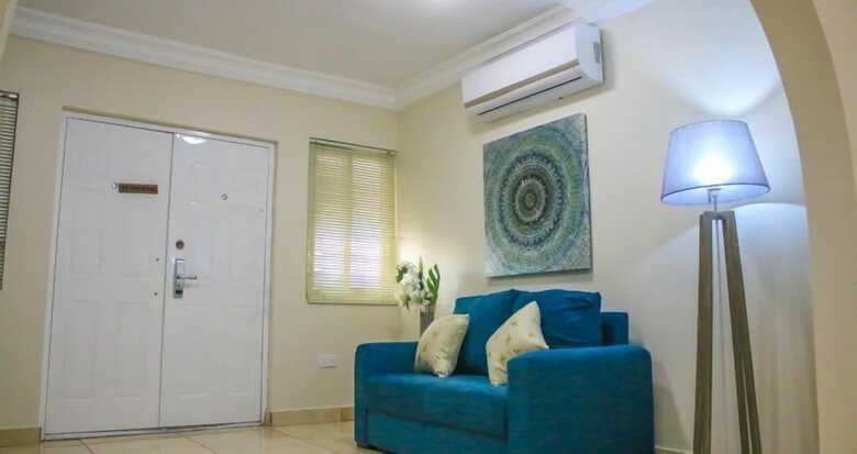 Earl Heights Suites Hotel