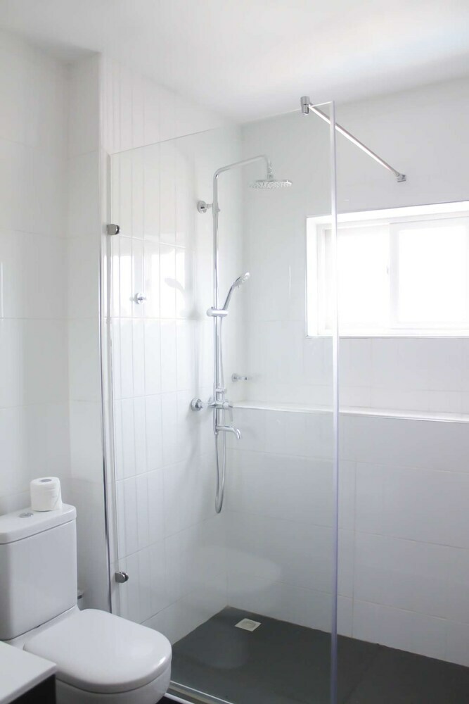 Earl Heights Suites Hotel