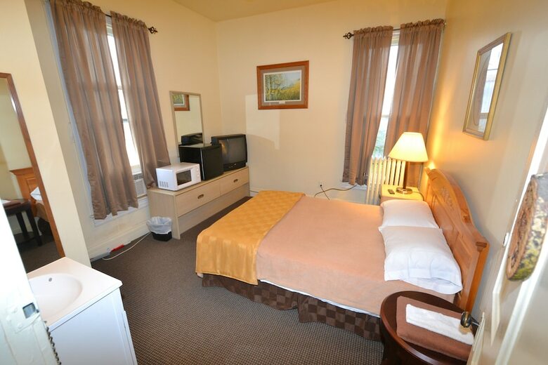 Hotel Perfect Stay Inn & Suites
