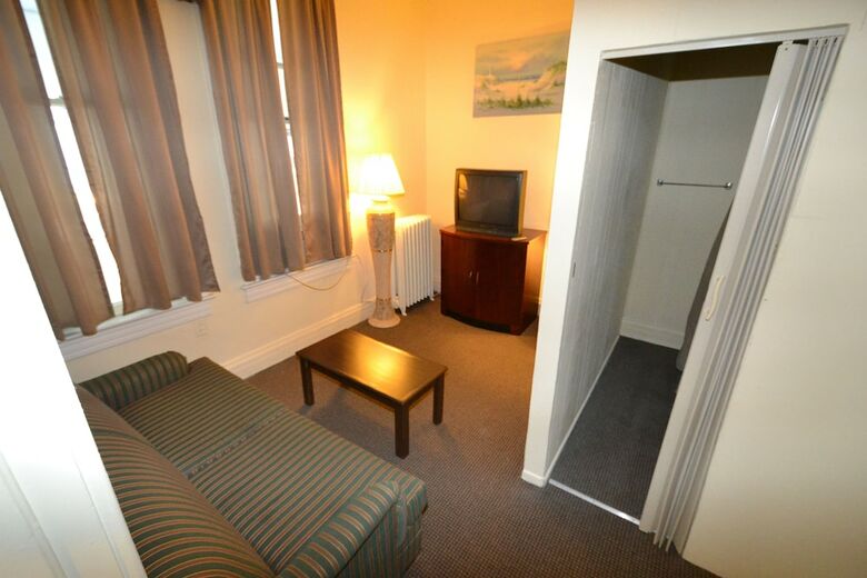 Hotel Perfect Stay Inn & Suites