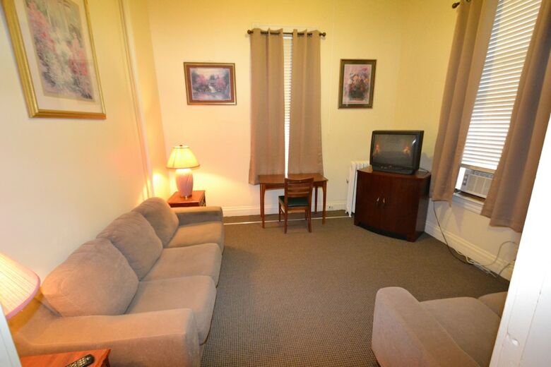 Hotel Perfect Stay Inn & Suites