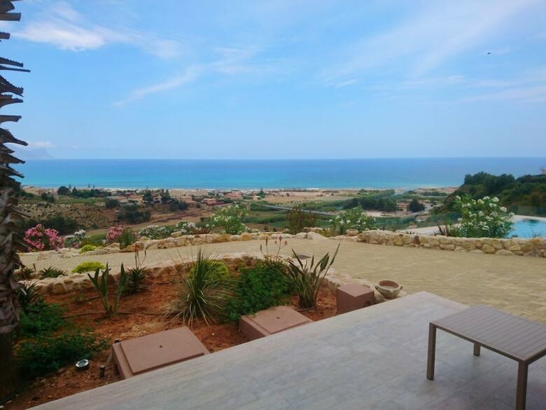 Residencia La Blanca Resort