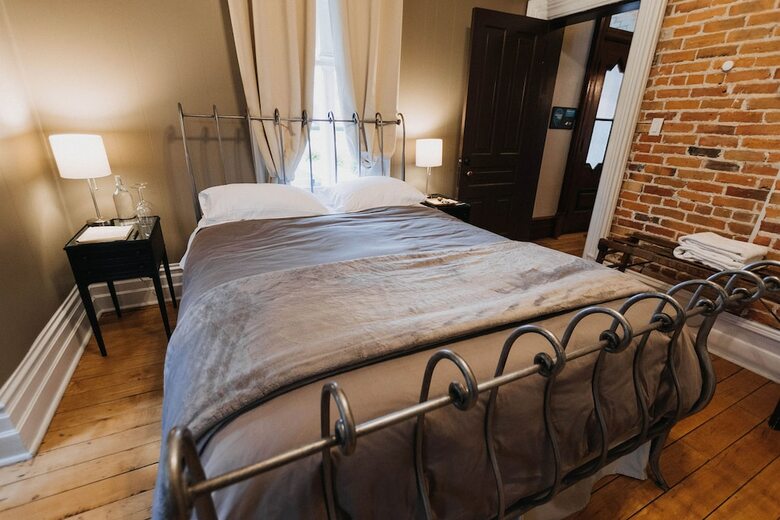 Iron Kettle Bed And Breakfast