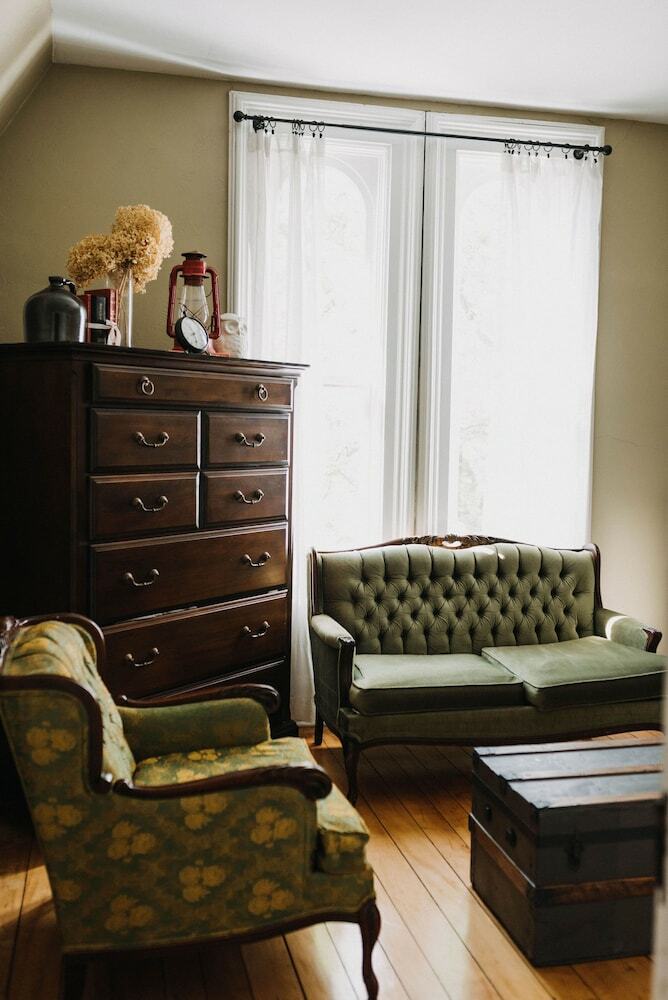 Iron Kettle Bed And Breakfast