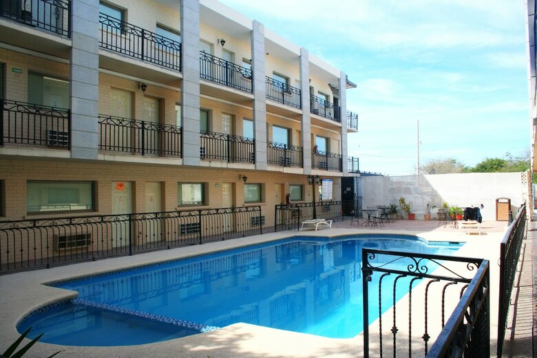 Hotel El Camino Inn & Suites