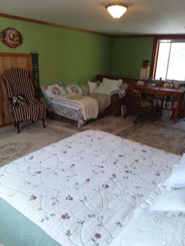 Bed & Breakfast Scott Creek Farm