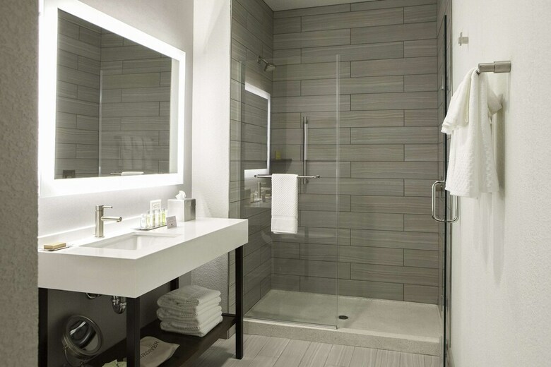 Hotel Doubletree By Hilton Minneapolis University Area