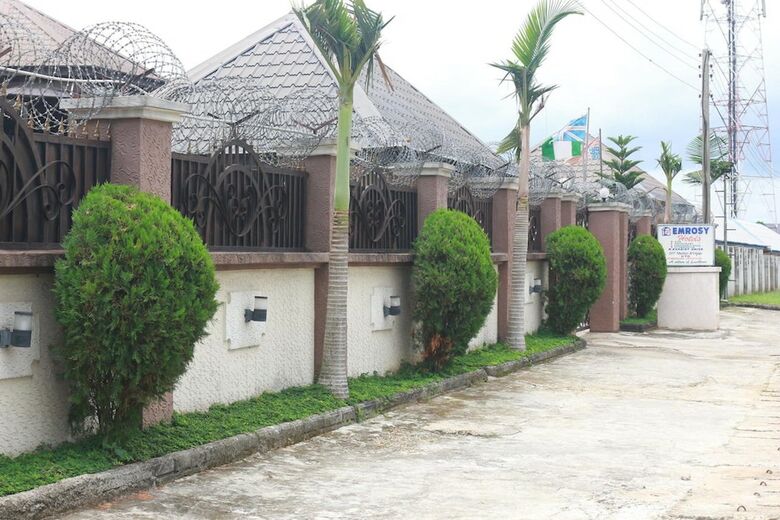 Emrosy Hotels