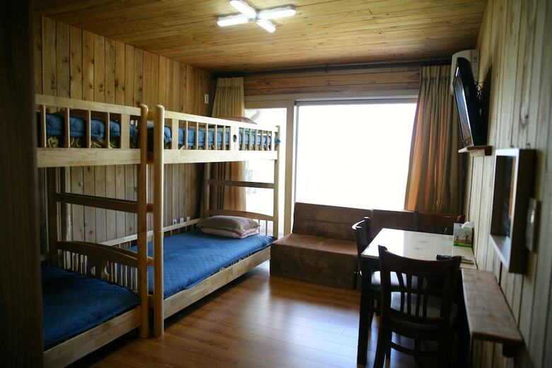 Hostal Blue Sea Guesthouse - Hostel